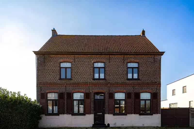 Te renoveren / herop te bouwen pand op 1.041 m² met zicht op achterliggende weilanden te Ronsele