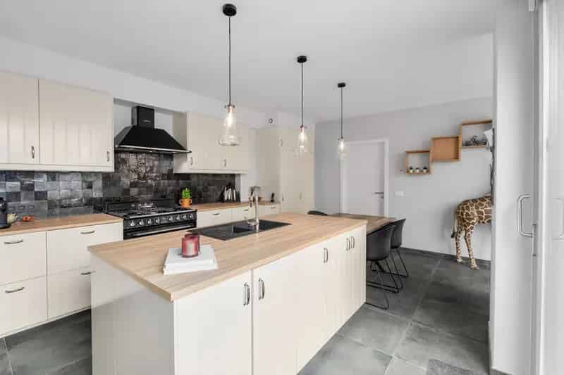 Huis te huur Lissewege: Grote gezinswoning 230m² 3-4 slaapkamers