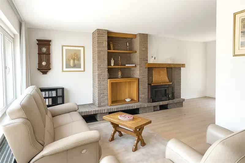 Bel-etagewoning met 3 slaapkamers, ruime garage en Zuid tuin