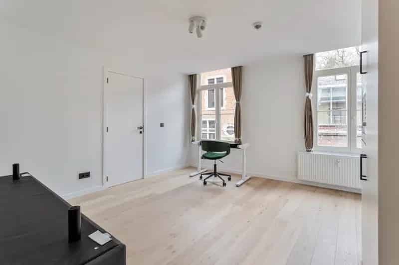 Volledig gerenoveerde studentenkamer in residentie met 29 studentenkamers met eigen sanitair in hartje Leuven