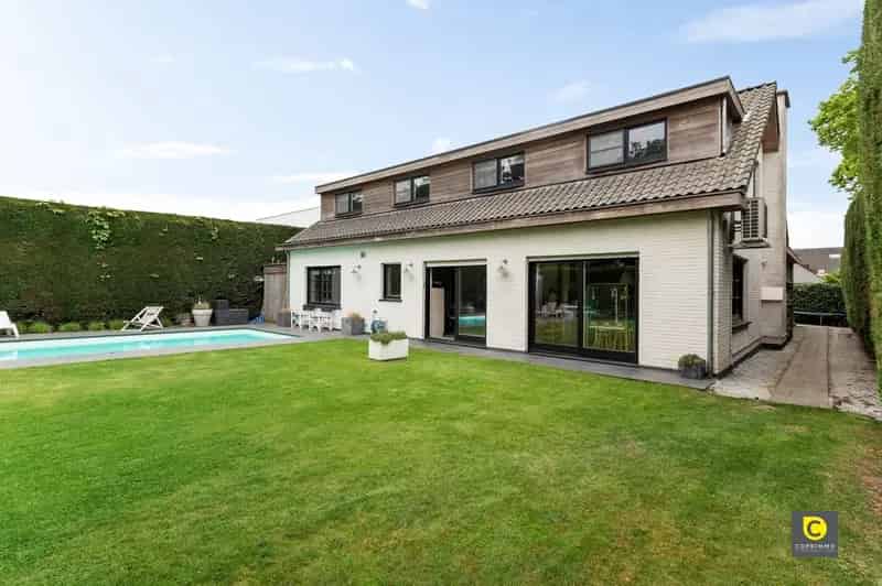 Villa: 5 slk, 2 badk en zwembad