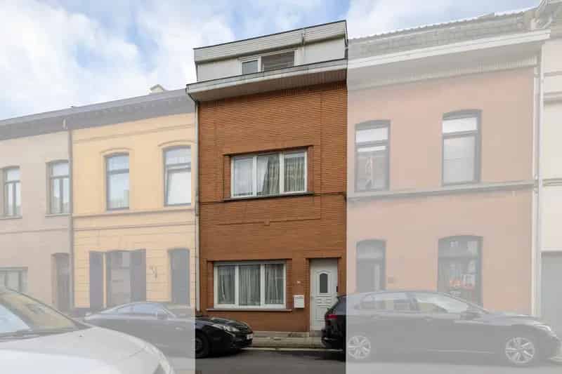 Woning met 4 slaapkamers en tuin te koop!