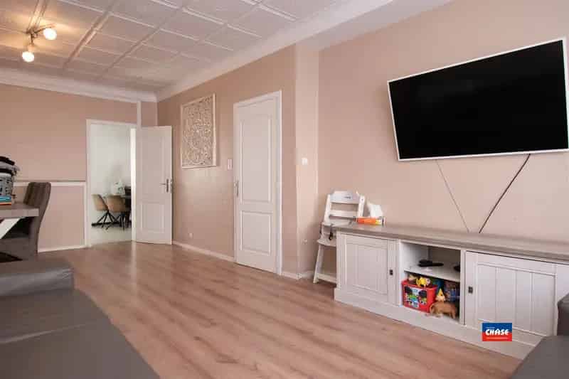 Te renoveren rijwoning met 4 à 5 slaapkamers