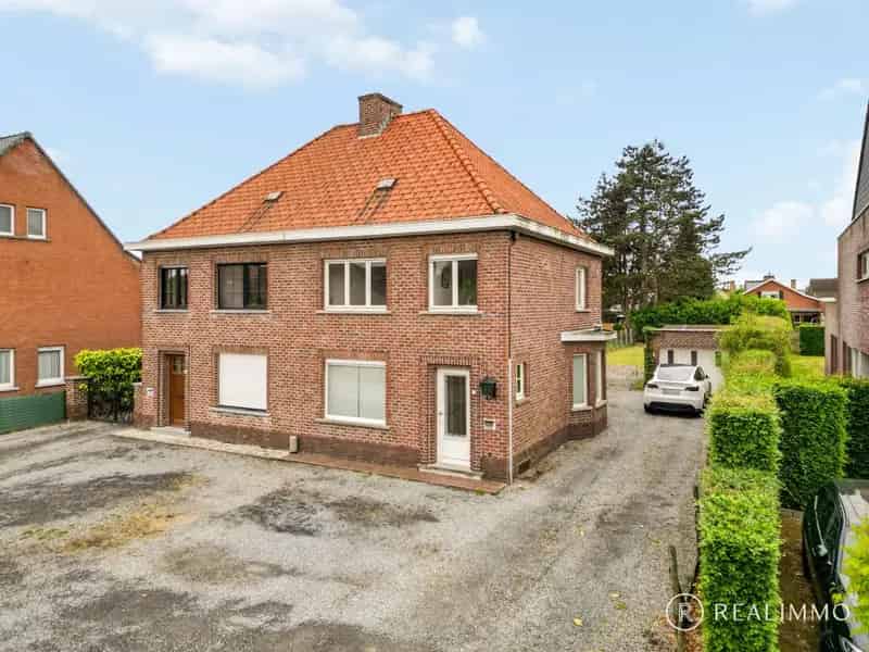 Leuke half open woning in Zulte