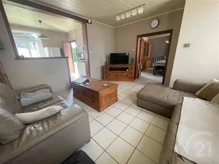 Huis Te Koop Oetingen: Op te frissen woning met tuin en garage