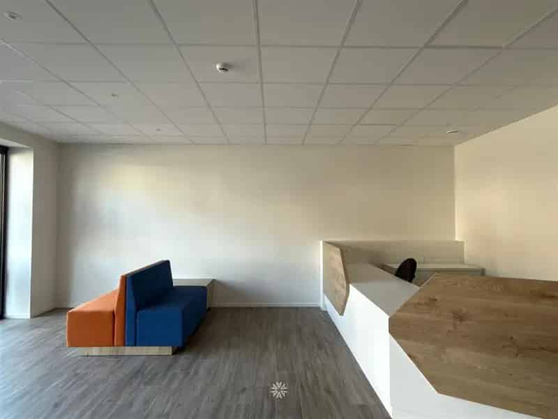 Ruime handelsruimte op toplocatie in Lochristi