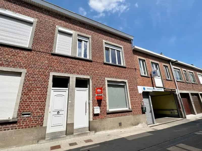 Huis te koop Poperinge: 3 slaapkamers, zonnige koer