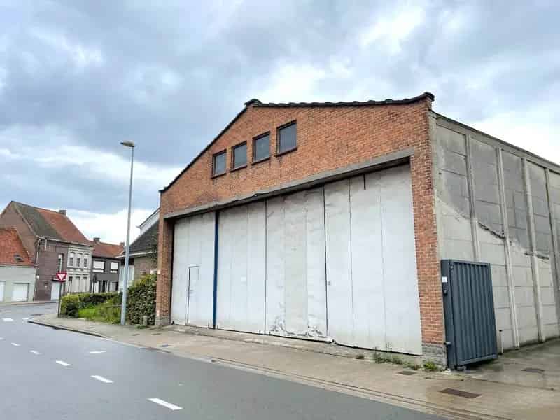 Loods van 480 m2 te huur in het centrum van Lauwe!