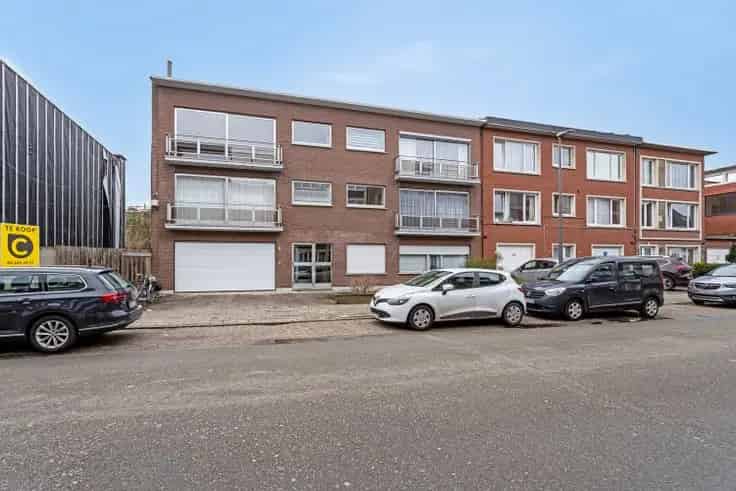 Appartement 110m2 te renoveren 2 slaapkamers