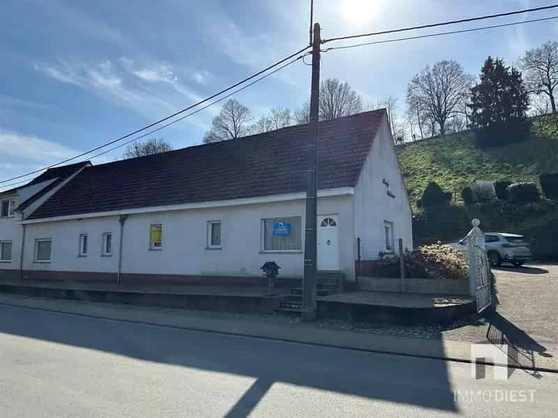 Instapklare woning met grote garage en stalling