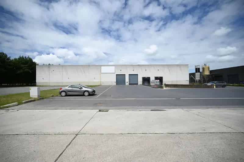 Magazijn van 6.000 m² op een terrein van 10.137 m²