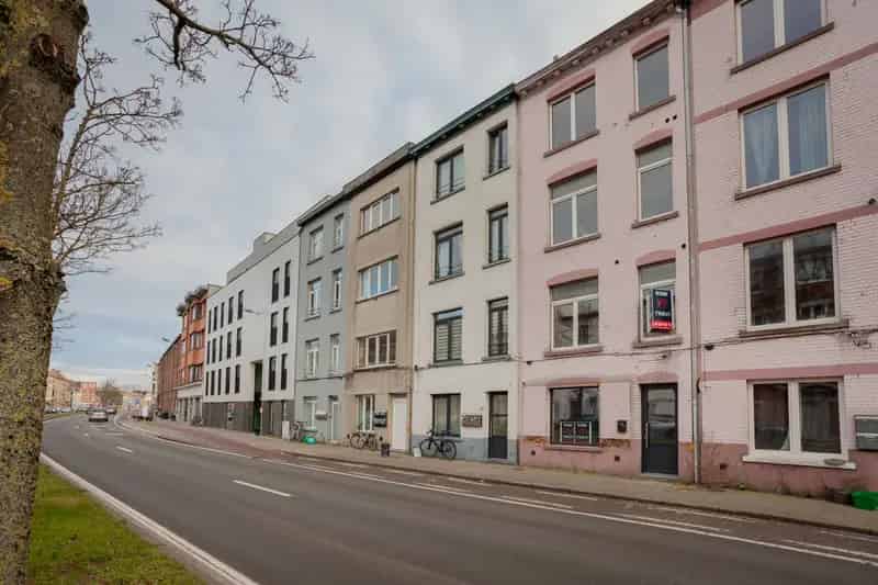 Verder te renoveren opbrengsteigendom met 4 units