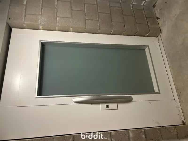 LOT 22: OVERDEKTE AUTOSTAANPLAATS NR. 27
