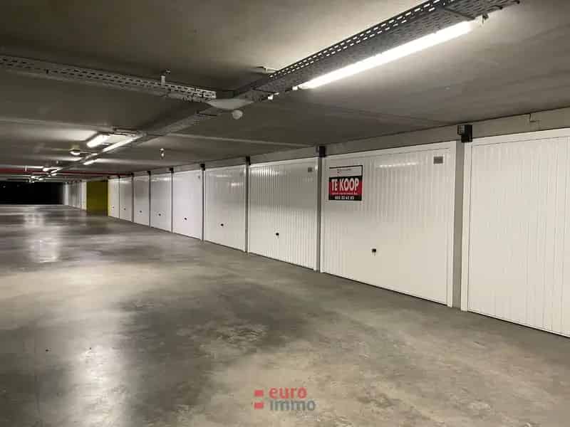 Zéér vlot toegankelijke garagebox op toplocatie te Nieuwpoort!