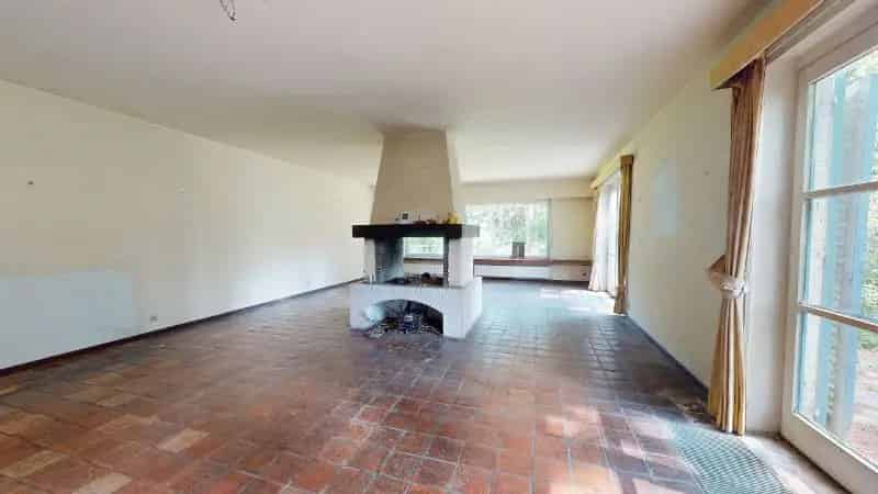 Rustig en gunstig gelegen te renoveren villa van 375m² op 48 are