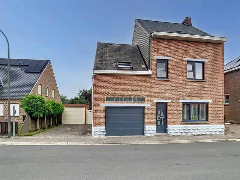 Goed onderhouden woning, met 3 slpk. en een landelijke ligging!!