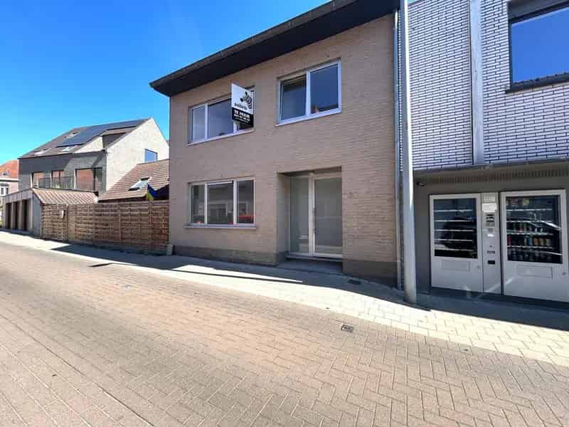 Instapklare woning met 3 slaapkamers in het centrum van Beveren (Roeselare)!