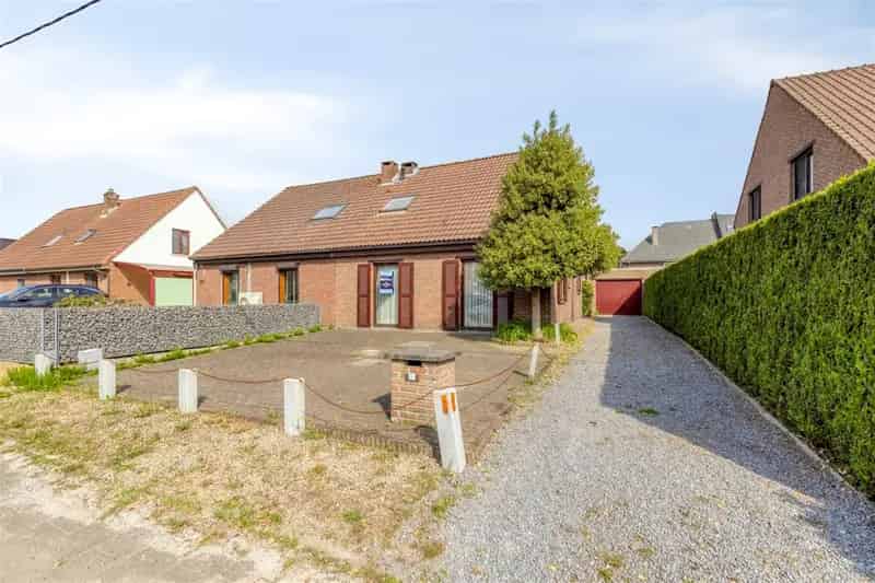 Huis te koop: 3 slaapkamers, garage, 300m²