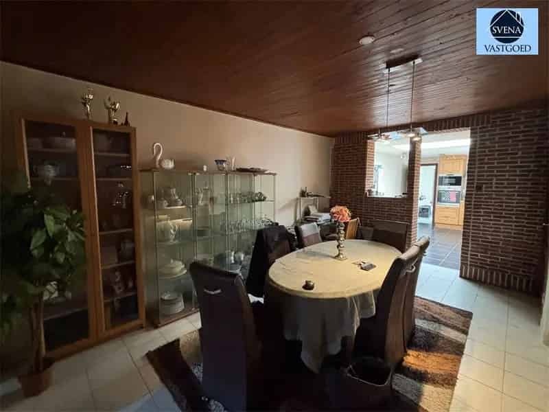 WONING MET 5 SLAAPKAMERS EN STADSTUINTJE.