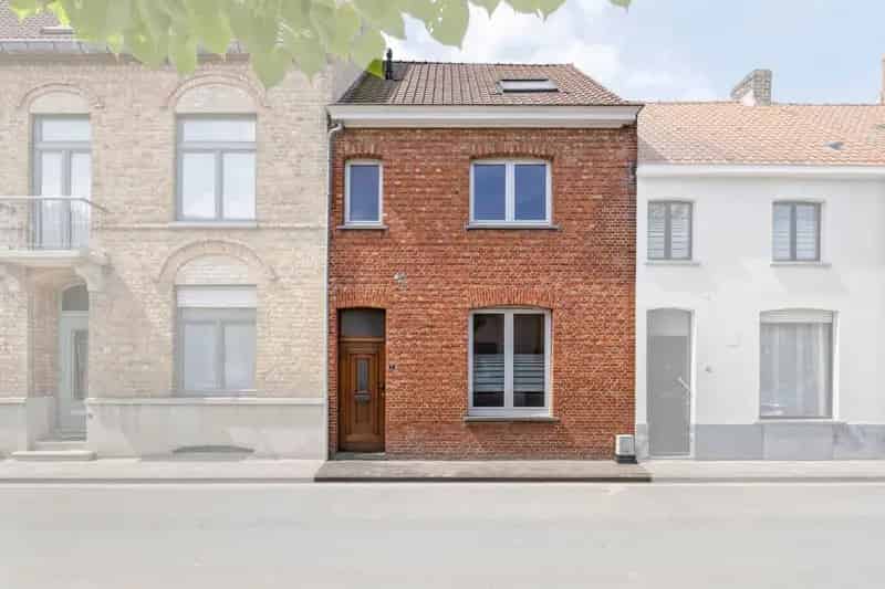 Verzorgde gezinswoning vlakbij het centrum van Gistel.