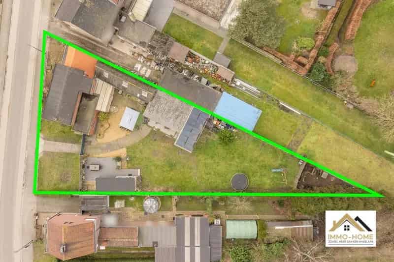Ruime gerenoveerde woning met ruime grond!