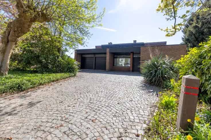 Villa Te Koop 5 Slaapkamers Grote Tuin Mogelijkheid Bouwgrond