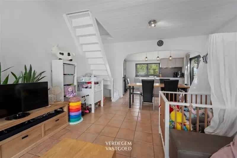Unieke dijkwoning met inpandige garage, 3 slaapkamers en terras met zicht op het polderlandschap