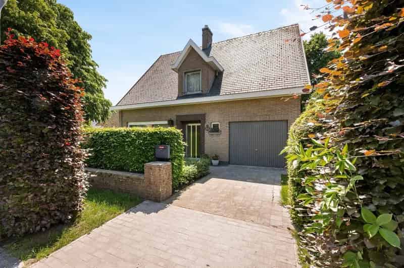 Villa met 3 ruime slaapkamers, garage en tuin in het centrum.