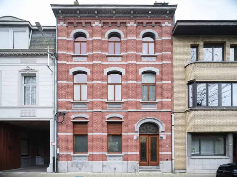 Charmante burgerwoning, waar grandeur en warmte samenkomen!