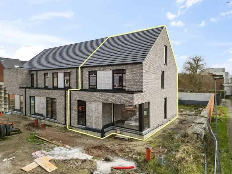 Halfopen nieuwbouwwoning met mogelijkheid tot 5 slaapkamers