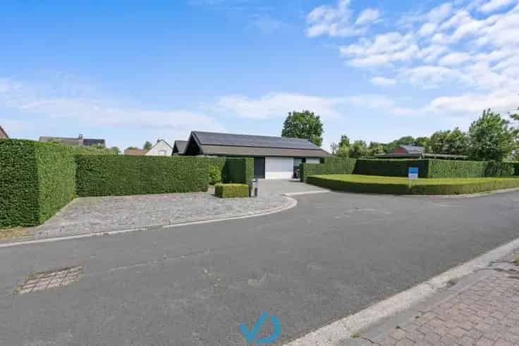 Villa Te Koop Ieper: 3 slaapkamers, garage, tuin