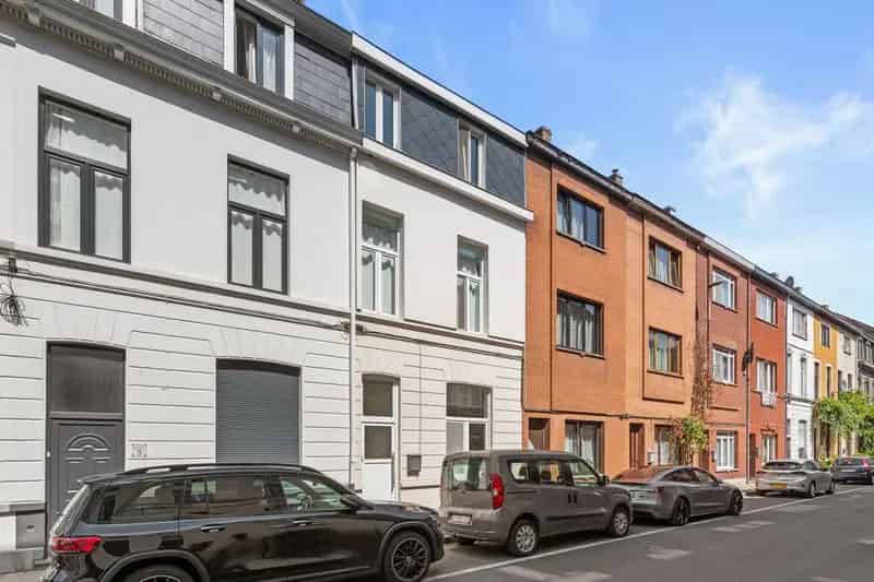 Instapklare ruime gezinswoning in levendige buurt Gent