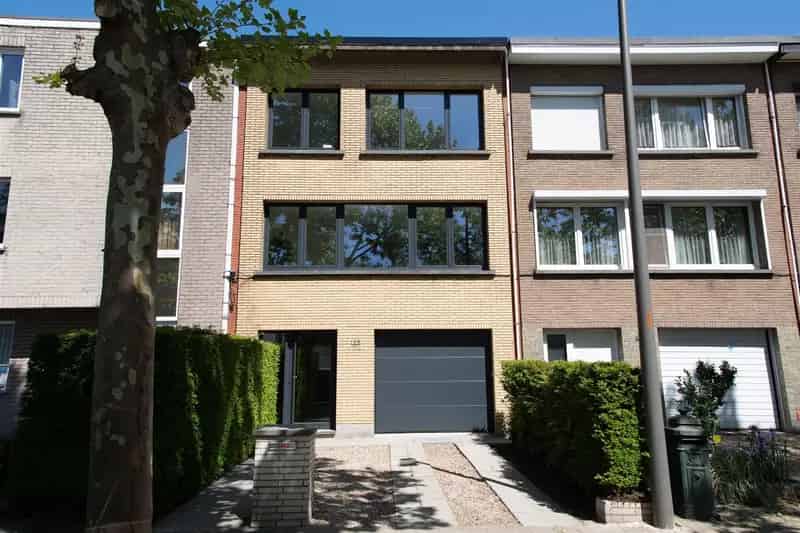 Huis te huur Merksem 3 slaapkamers tuin garage gerenoveerd