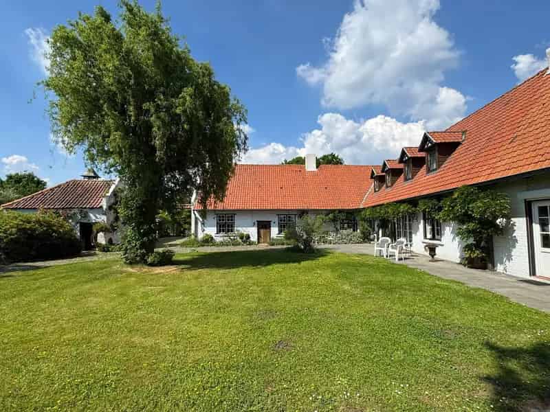 Charmante Fermette te Koop 7000m2 Twee Wooneenheden