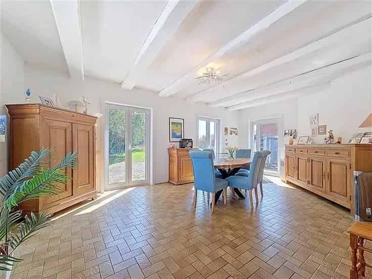 Huis Beaumont 258m2 1390m2 perceel 3 slaapkamers 2 garages