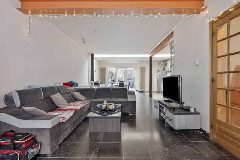 Gerenoveerde 2-gevelwoning te Asse - Ruime woning nabij centrum