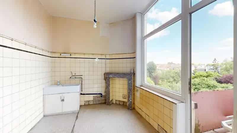 
                                                                    Appartement
                                                                             te koop te Schaerbeek
                                                                