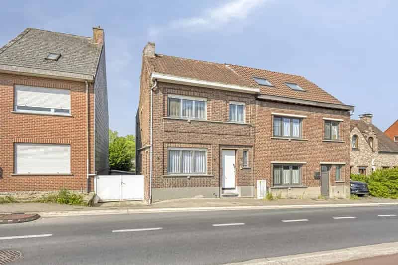 Te renoveren 3-gevelwoning met uitbreidingsmogelijkheden
