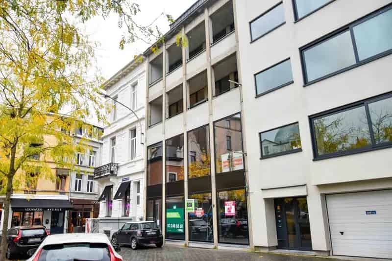 Licht kantoor met terras