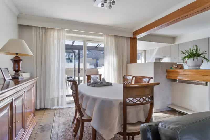 Gezellige instapklare woning met garage !