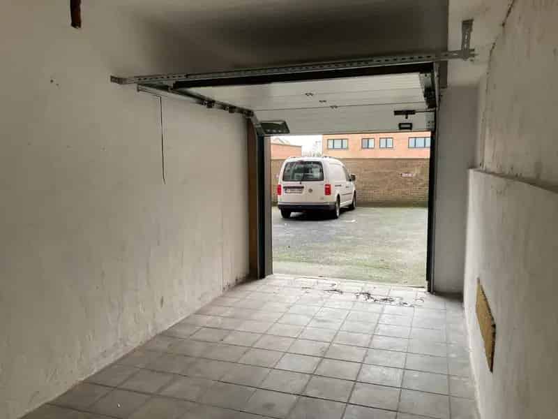 Afgesloten garagebox in residentie Solamar 1 te Oostende