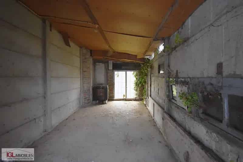 Rustig gelegen woning met groot perceel te koop in Sint-Pieters-Leeuw