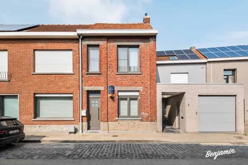Rustig gelegen woning met 2, mogelijks 3 slaapkamers, in het centrum van Geluwe