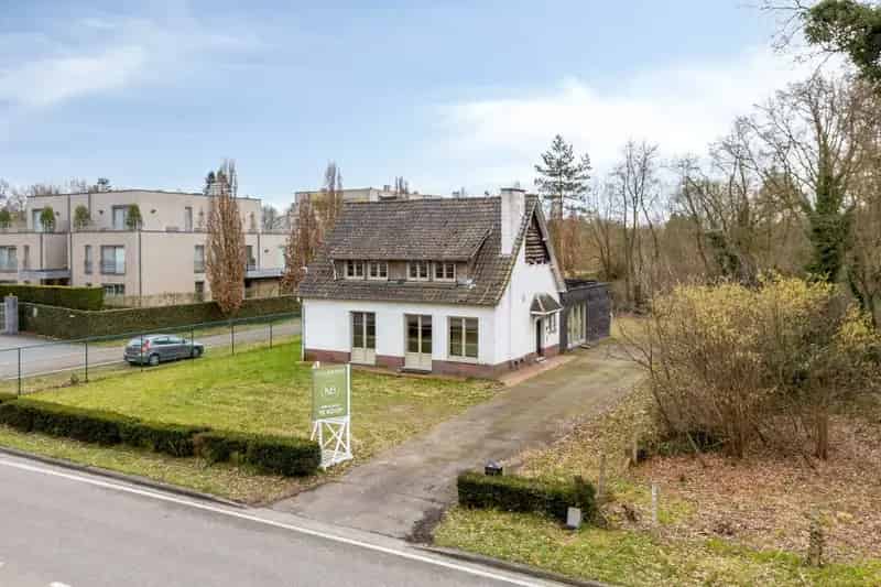 Grotendeels gerenoveerde woning met 5 slaapkamers!