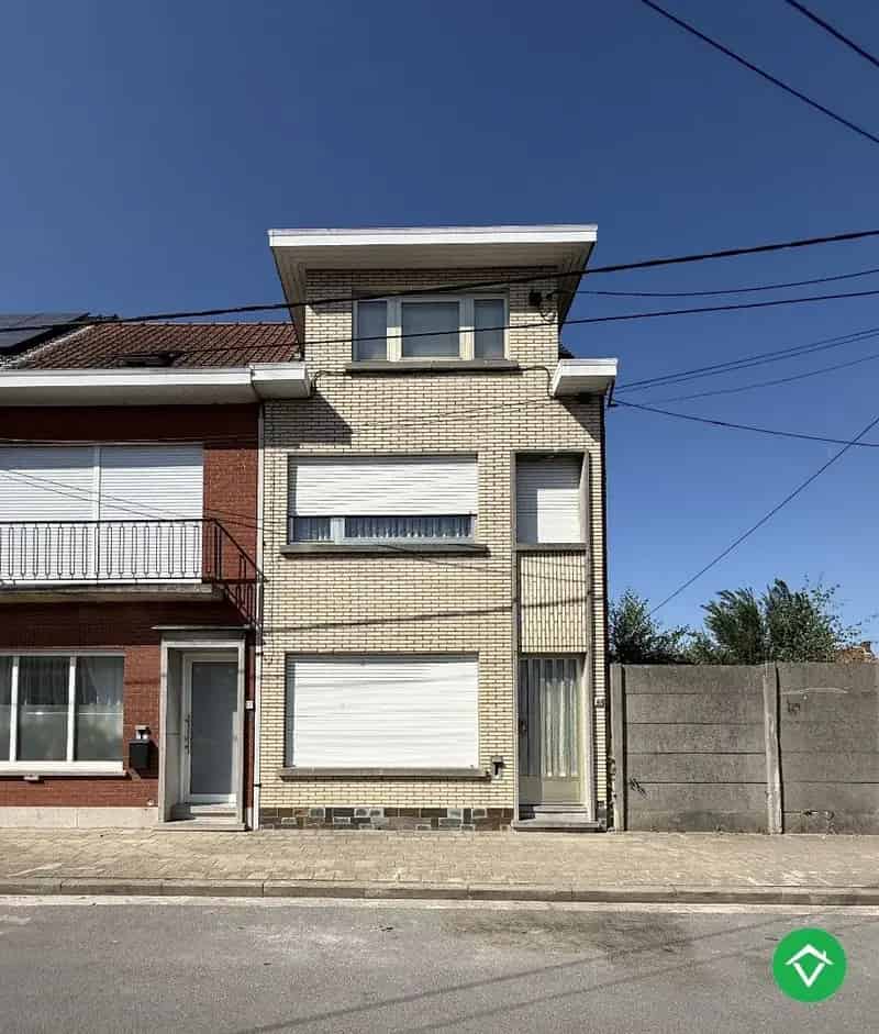 Karaktervolle halfopen bebouwing met 3 slaapkamers, tuin en garage te centrum Roeselare