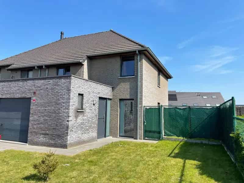 EENGEZINSWONING + garage & tuin