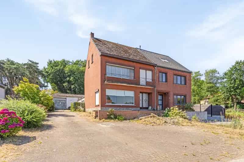 Te renoveren woning met magazijn op 824 m² nabij het centrum van Tessenderlo !