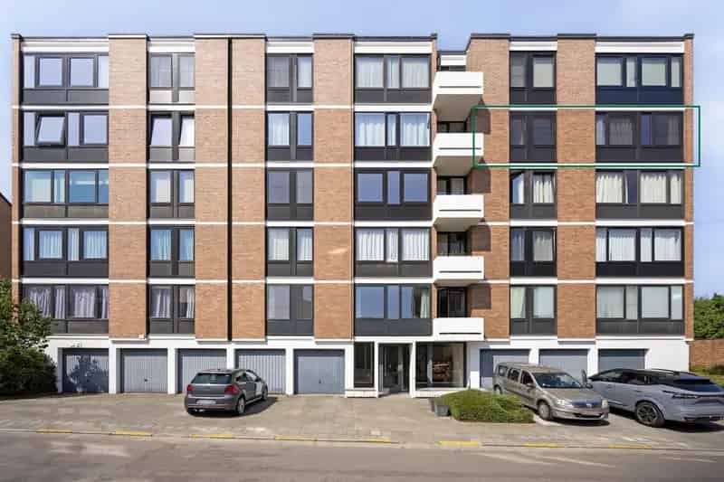Ruim appartement met 2 slaapkamers, terras en garage