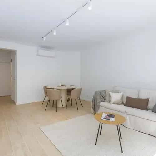 Gerenoveerd 2 slaapkamer appartement