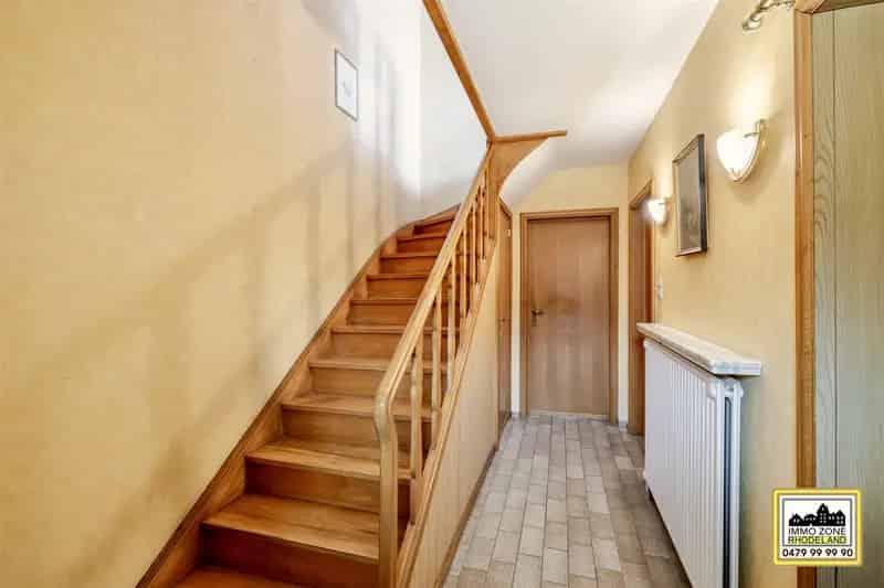 Uitstekend gelegen halfopen woning met 3 slpks, garage, tuin